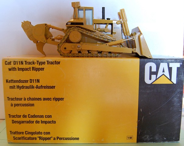 Bulldozer Conrad Caterpillar D11N - 1:50 - Avec Ripper Impact - Édition Limitée OVP